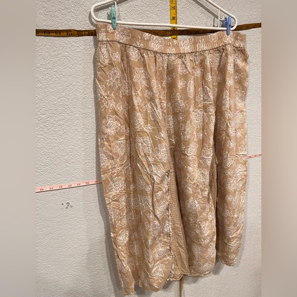 Skirt - Picture 2 of 7